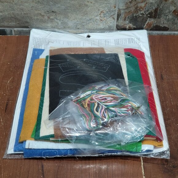 Plaid Bucilla Coolin It Felt Stocking Kit 18" 2008 86105 - Picture 5 of 10